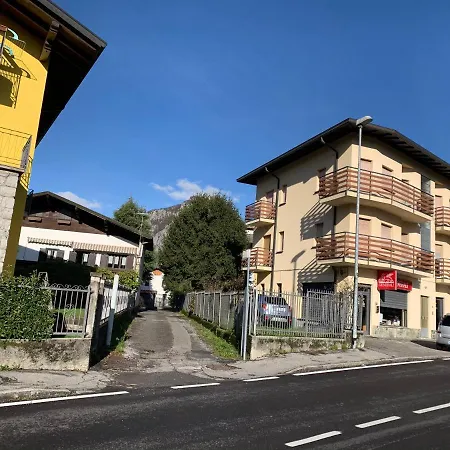 Con Vista Sulle Grigna Barzio